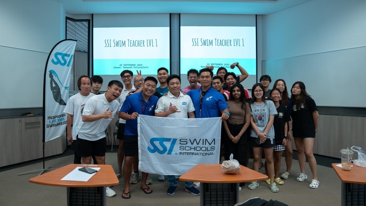 Remus Teo with an SSI Swim Teacher Level 1 course cohort at Temasek Polytechnic